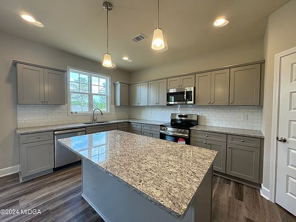 4th image of 319 Buckskin Dr