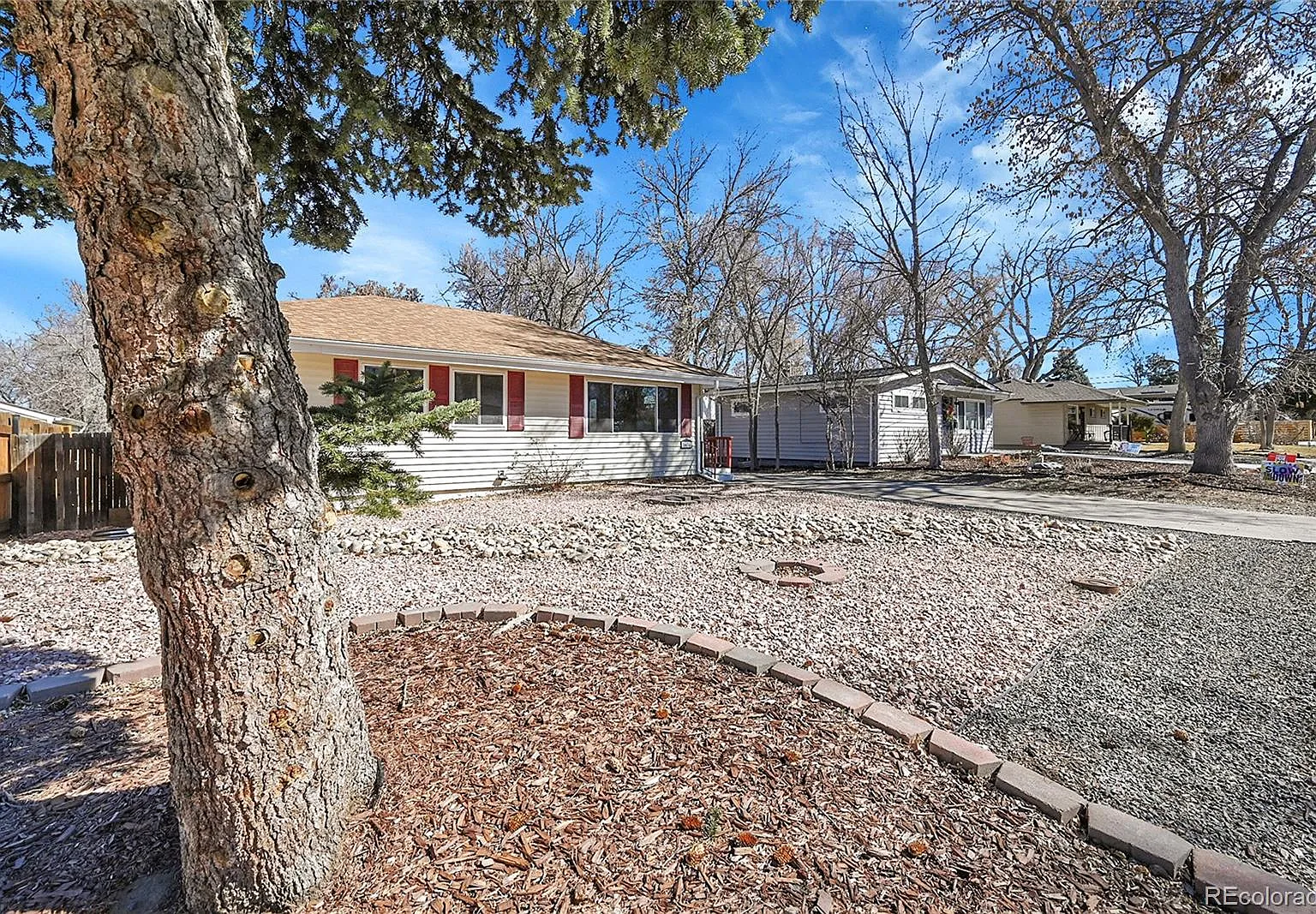 5 bed, 2.0 bath, 1708 sqft, $3,300 — Photo 3