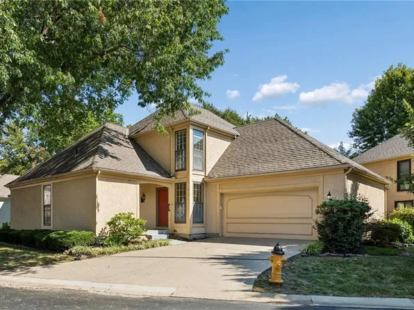 9151 W 102nd Ter, Overland Park, KS 66212