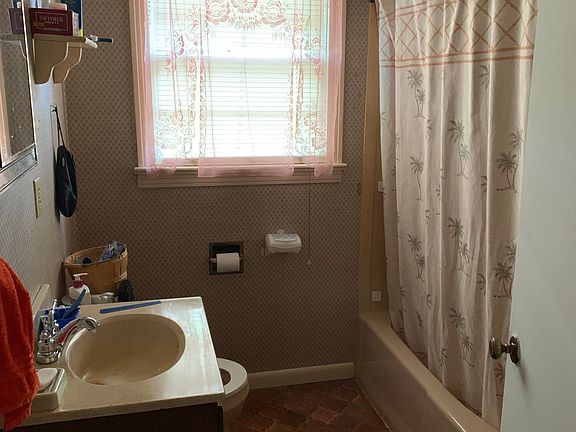 2nd image of 1222 Midway St