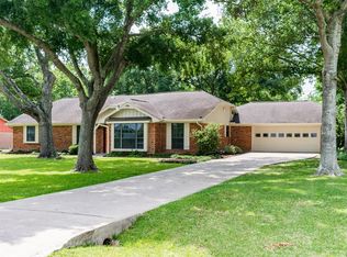 11 Roseland Dr, Baytown, TX 77520