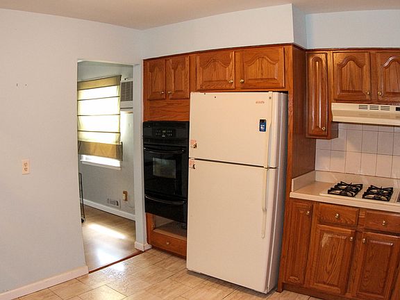 3rd image of 74 Park St