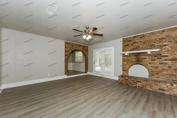 4 bed, 2.0 bath, 1427 sqft, $1,895 — Photo 3