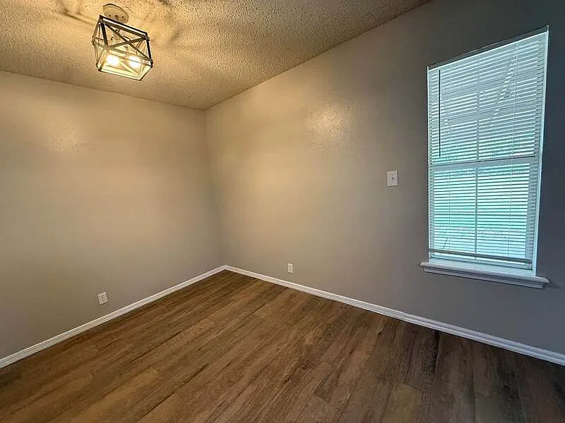 3 bed, 1.5 bath, $1,395 — Photo 4