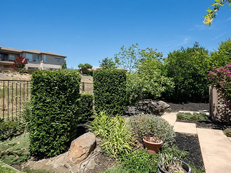 5170 Garlenda Dr — Photo 9