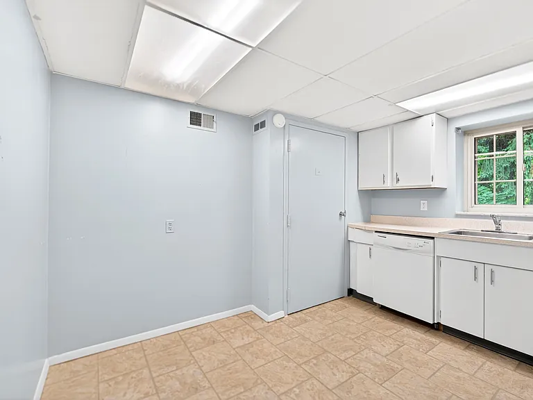 301 Bigham St #12 — Photo 7