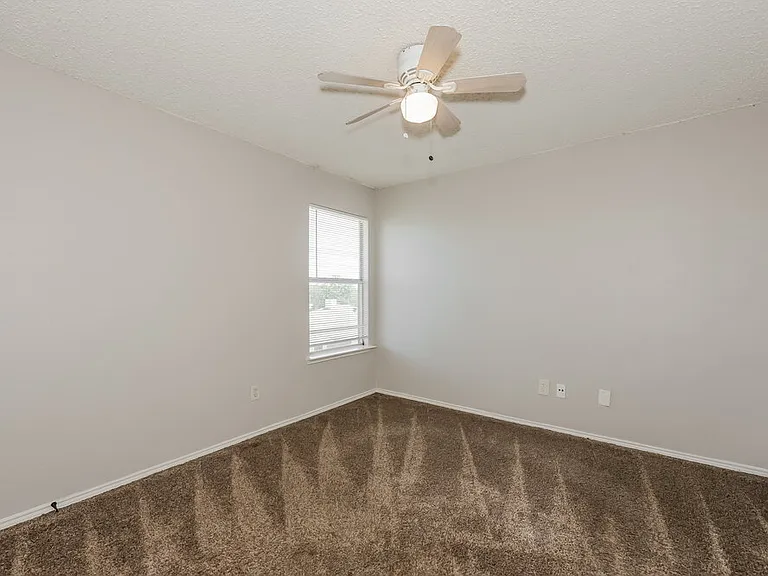 2400 Stagecoach St — Photo 13