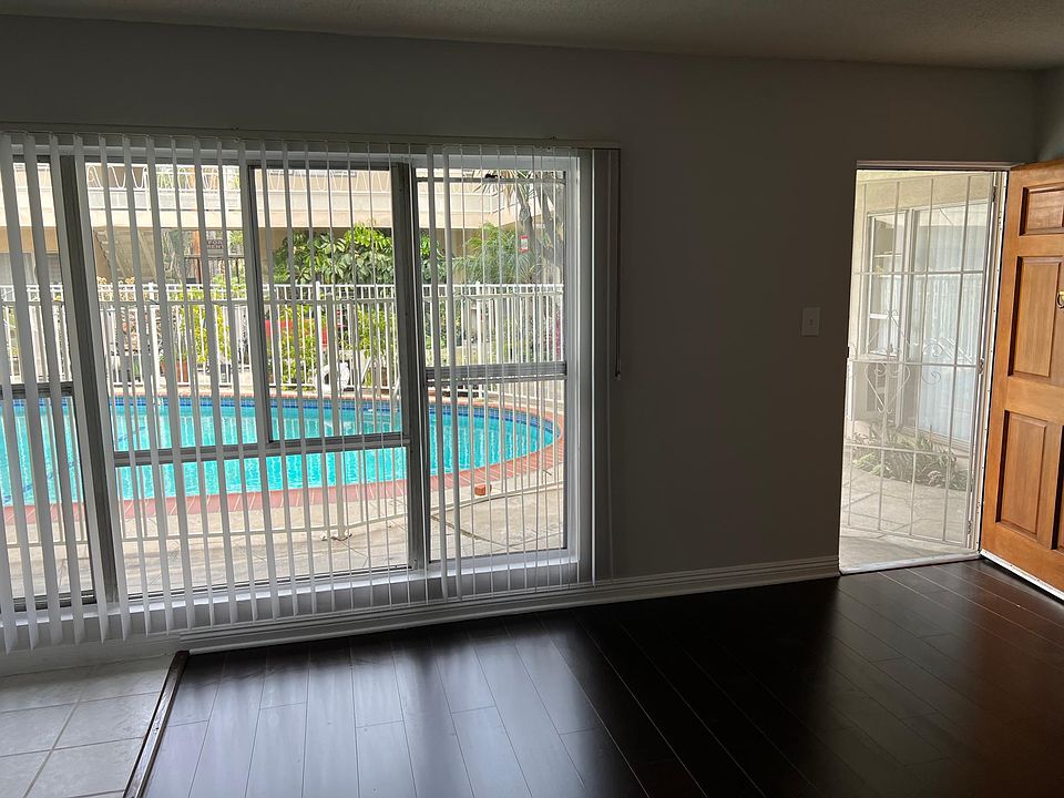 1st image of 1427 N Gardner St #24