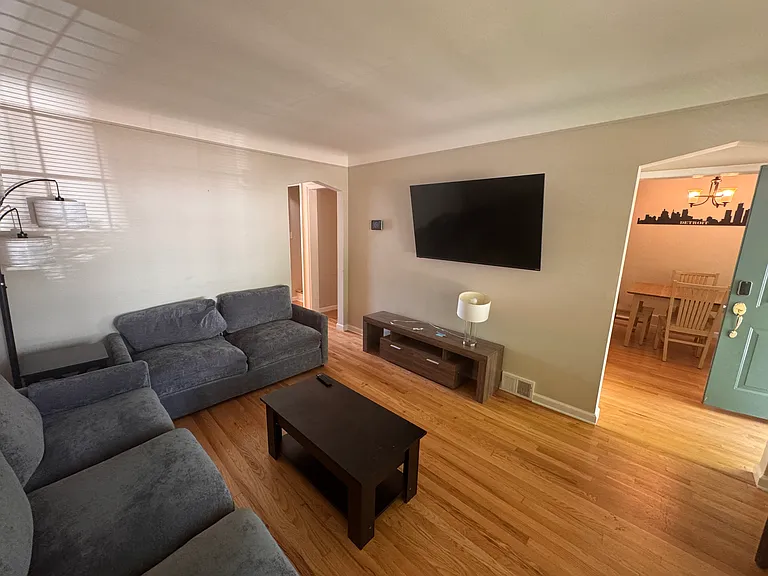 214 N Connecticut Ave — Photo 5