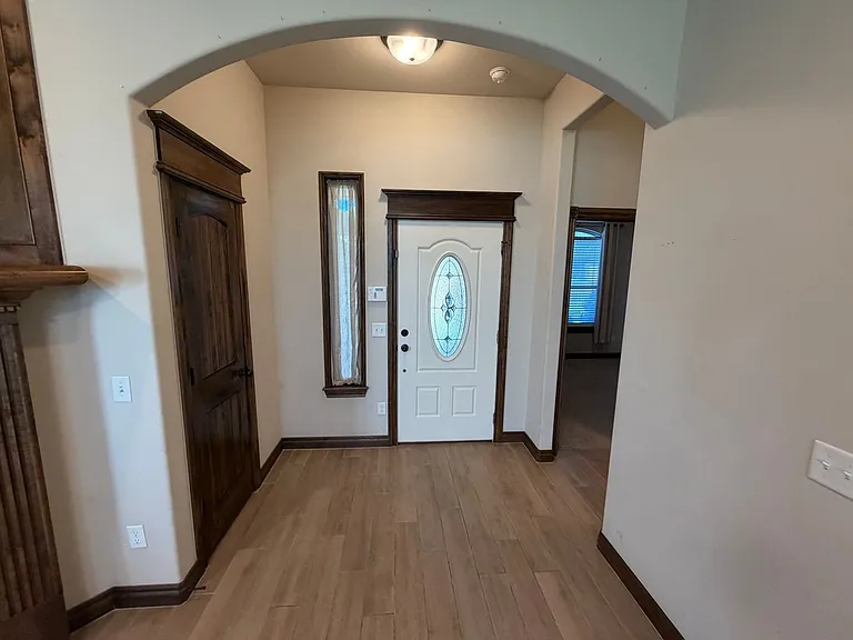 215 Tuscany Cir — Photo 3