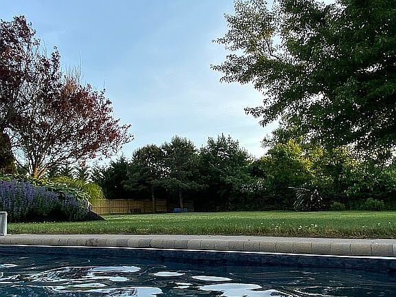4th image of 54 Ashley Cir