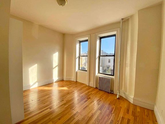3rd image of 621 Metropolitan Ave #7D