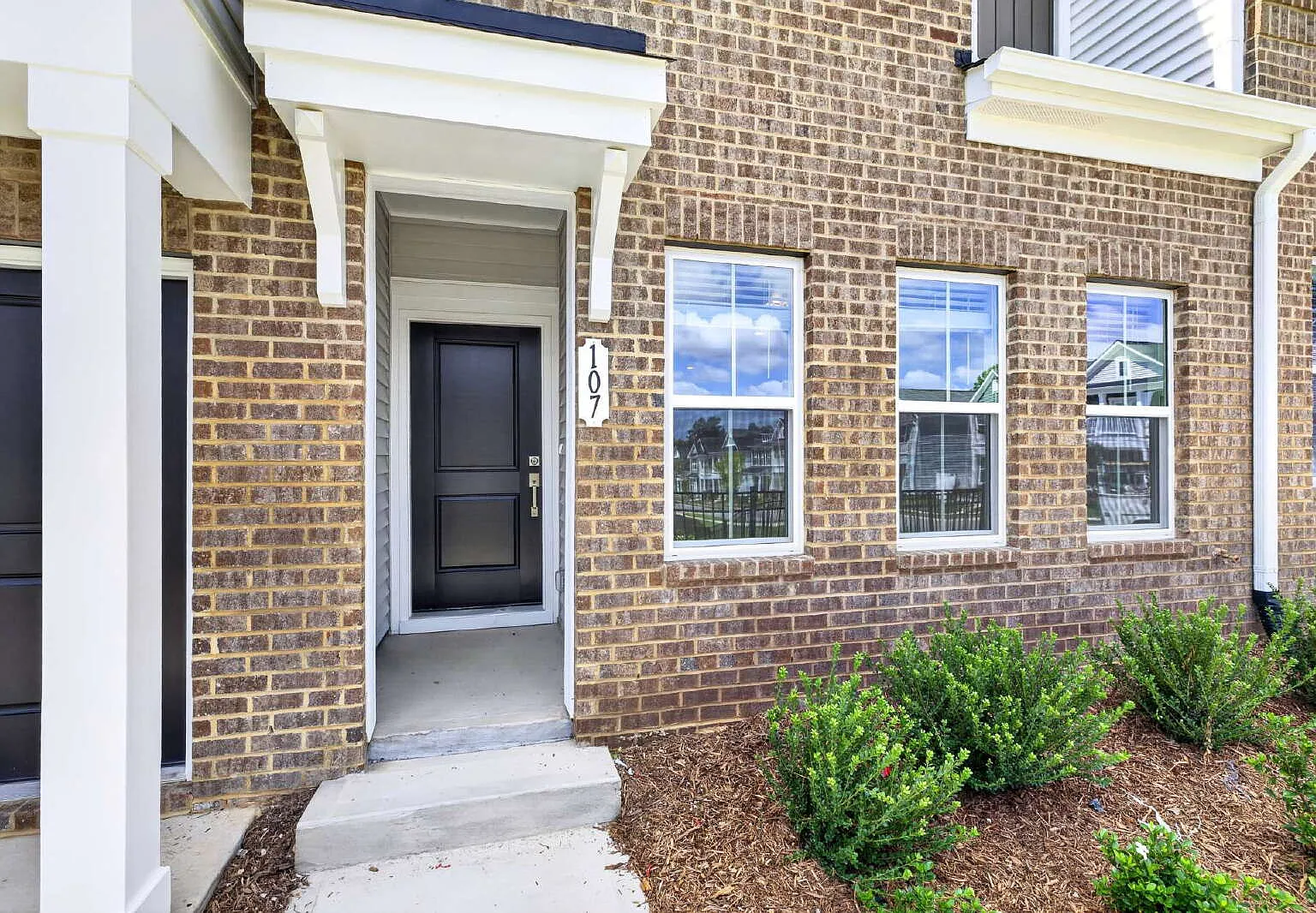 3 bed, 2.5 bath, 1514 sqft, $1,800 — Photo 2