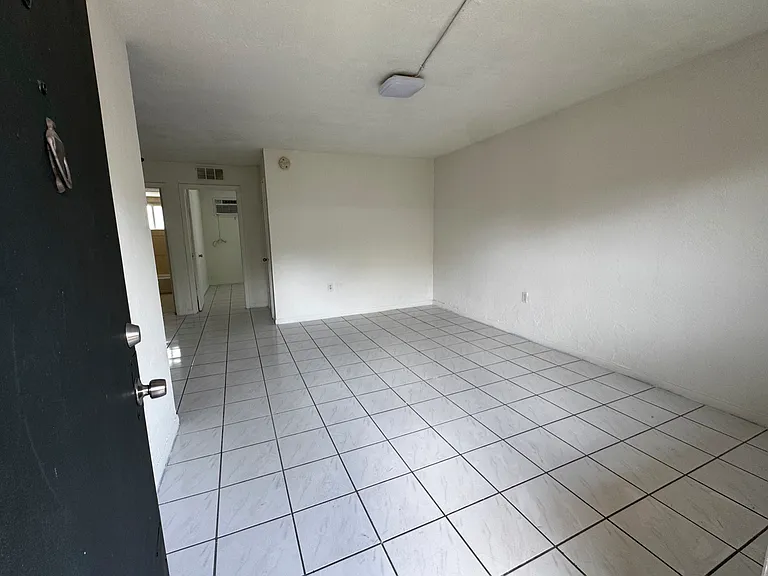 6565 W 2nd Ct #20 — Photo 2