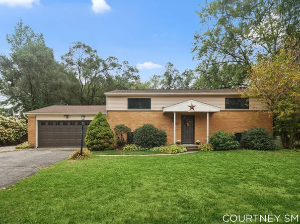 8365 Atlanta Dr NE, Rockford, MI 49341