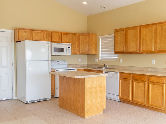 3rd image of 3935 N Mateo Dr