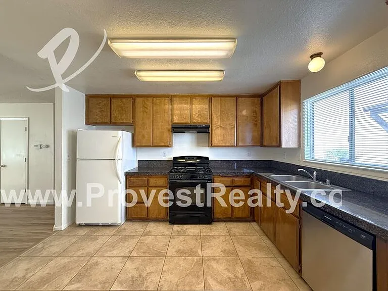 21777 Panoche Rd #4 — Photo 8