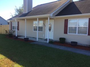 323 Foxridge Ln, Hubert, NC 28539