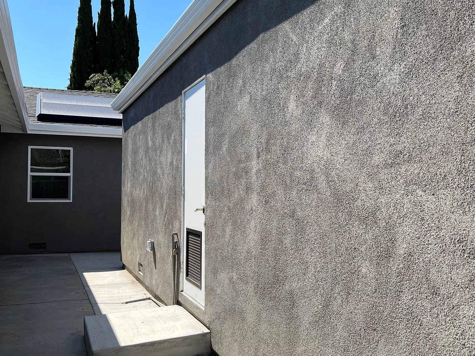 2 bed, 700 sqft, $2,860 — Photo 2