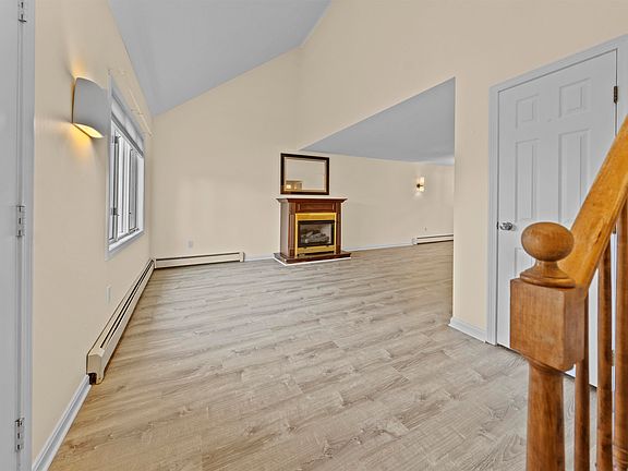 4th image of 57A Dale Road