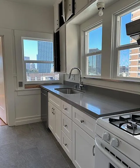 275 Park View Ter #7 — Photo 4