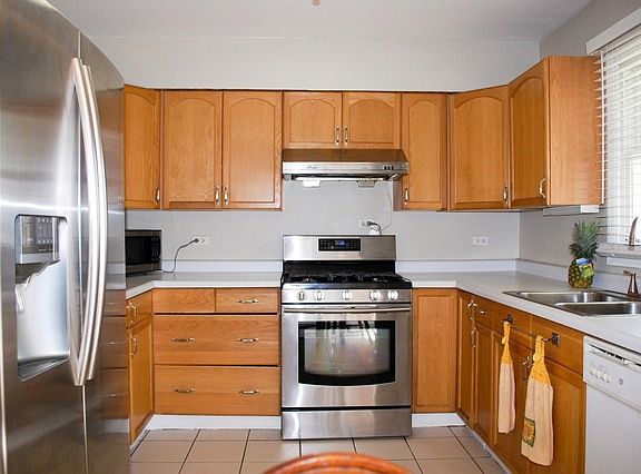 4th image of 1470 Cypress Ave