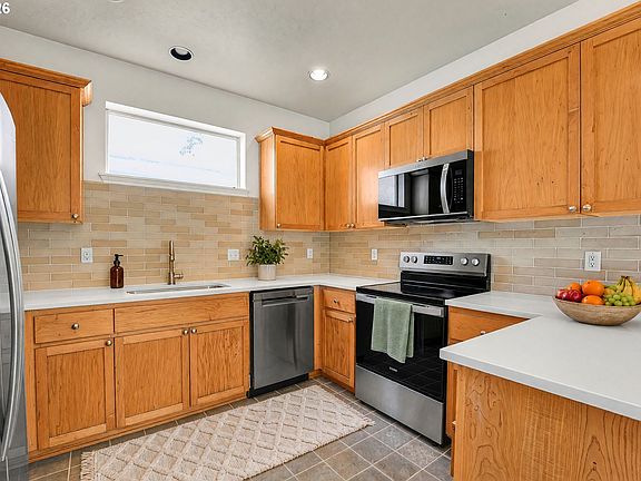 5th image of 15835 SW Century Dr