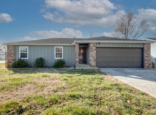 1306 W Crestview St, Springfield, MO 65807