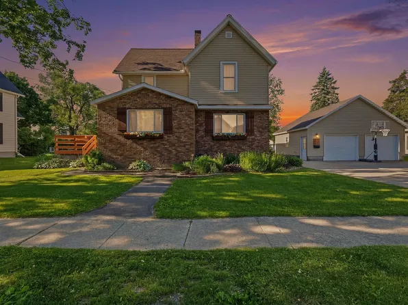 120 Pierce St, Randolph, WI 53956