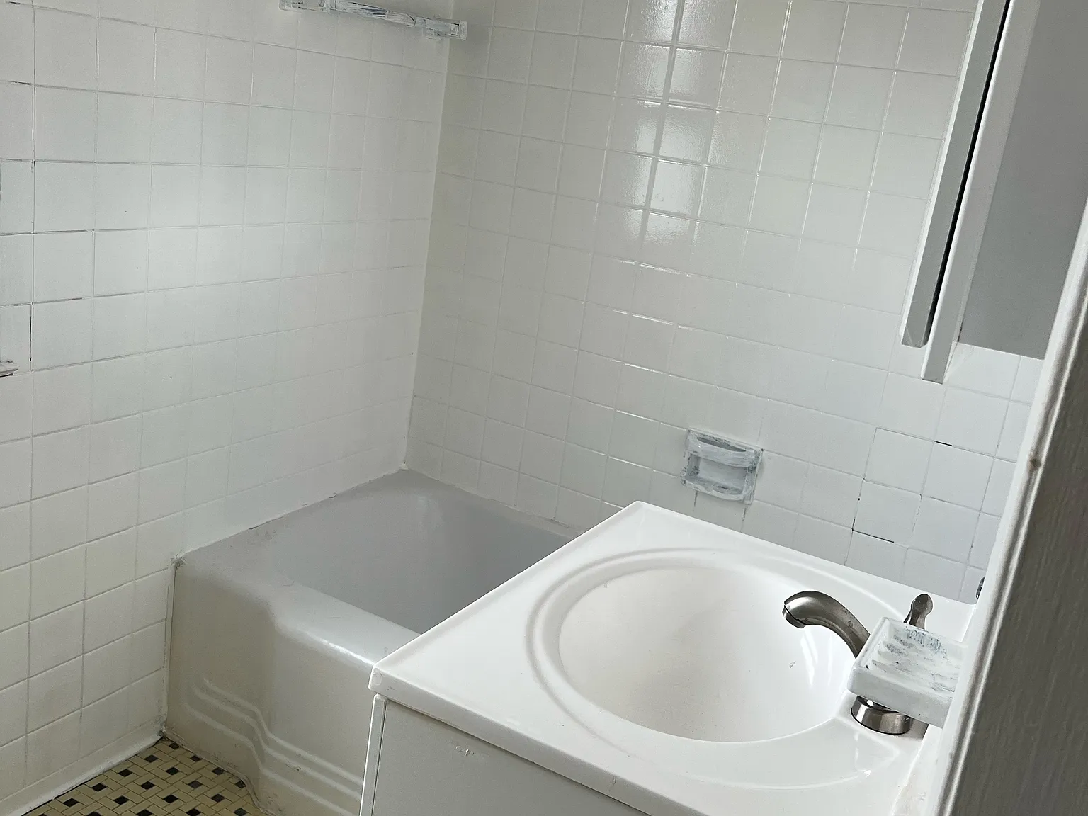 3 bed, 1000 sqft, $1,000 — Photo 2