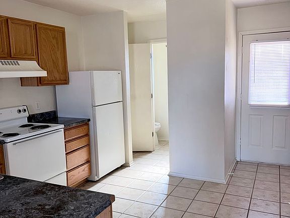 3rd image of 1102 Leslie Cir APT B
