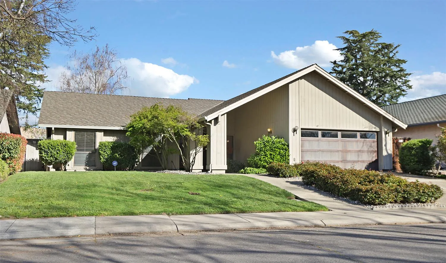 2131 Canyon Creek Dr photo 1