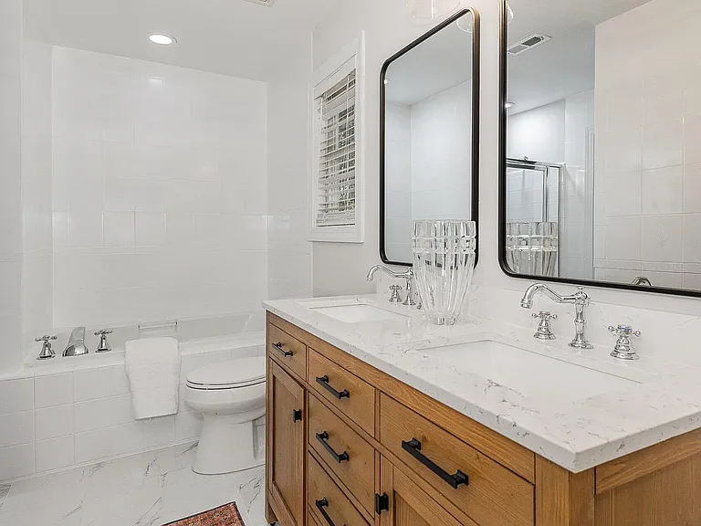 8400 Hobhouse Cir — Photo 15