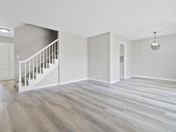 4th image of 613 Harvard Ave #611