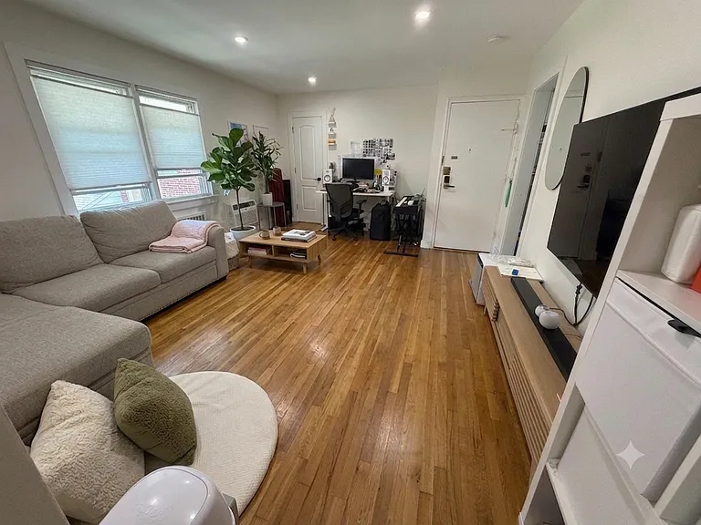 729 Broad Ave #5 — Photo 4