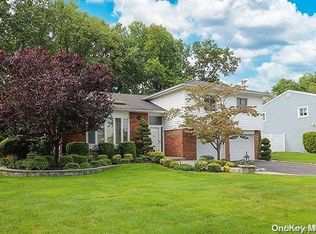 400 Elm Dr, Roslyn, NY 11576