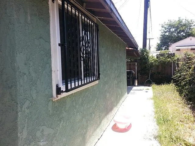 Building Photo - 748 W Century Blvd