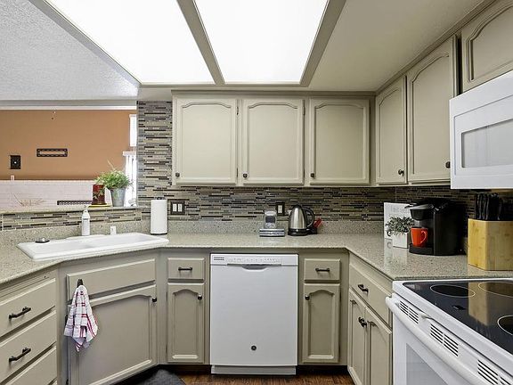 3rd image of 1111 Cedar Creek Dr Unit 24