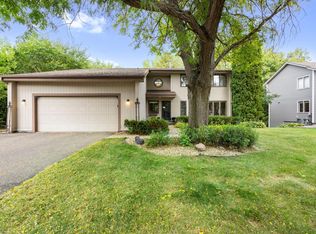 15588 Canyon Rdg, Eden Prairie, MN 55347