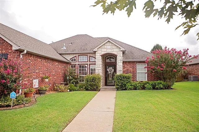 3 bed, 1537 sqft, $1,950 — Photo 2