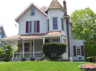 7 Maple Ave, Lloyd, NY
