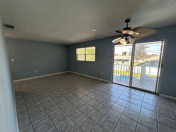 5th image of 4923 Vincennes Ct APT 9