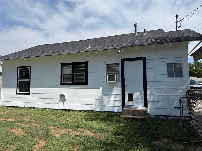 1137 E Moses St — Photo 10