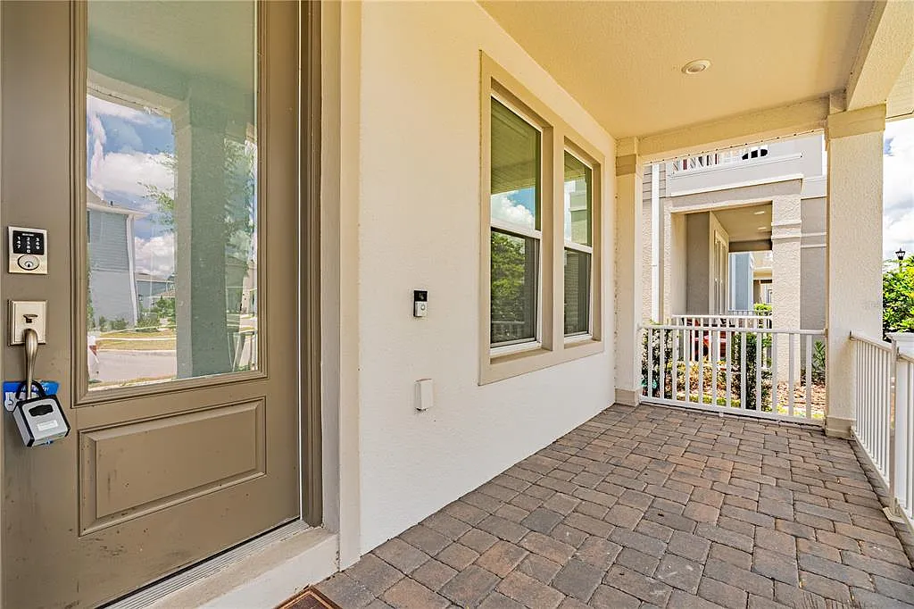 4 bed, 3.5 bath, 2322 sqft, $3,200 — Photo 2