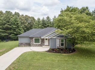 1006 Hooper Rd, Charlotte, TN 37036