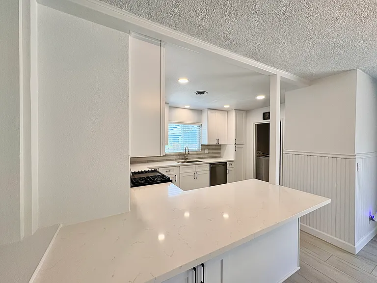 637 Geneva Ave — Photo 5