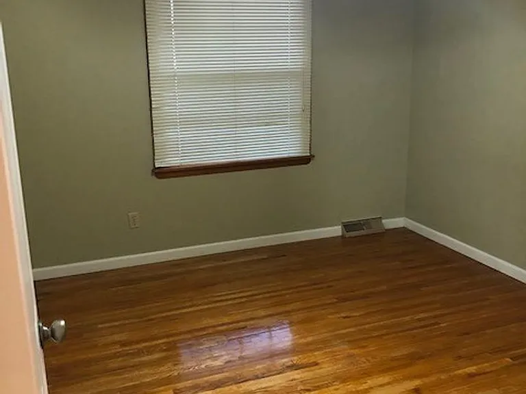 11 Friendship Ct — Photo 8