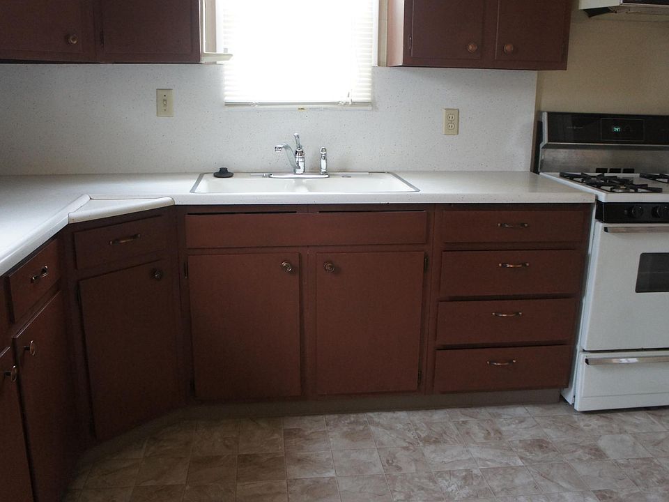2nd image of 214 W Whittier Ave