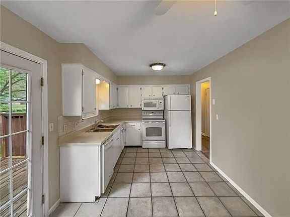 2nd image of 200 Young St