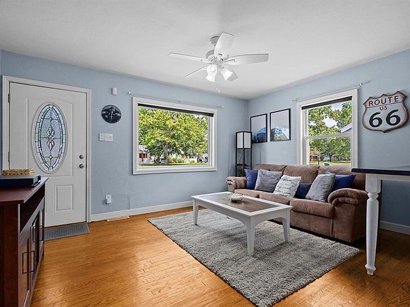 5th image of 1516 Lindell Blvd